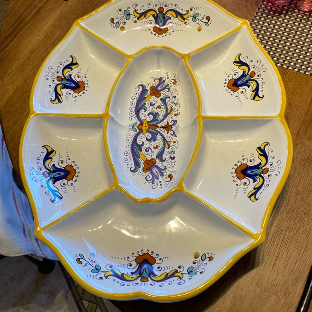 DERUTA Ceramics made in Italy serving plate. Like new. Approximately 17 3/4 x 13